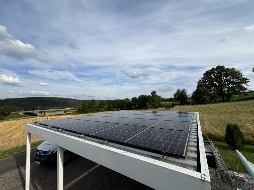 Großflächige Photovoltaikanlage zur Energieerzeugung